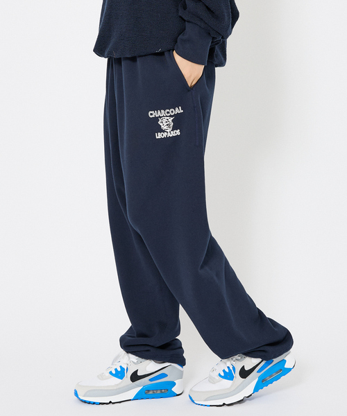 AMERICANA（アメリカーナ）の「【AMERICANA×ORIGINAL Charcoal／アメリカーナ×オリジナル チャコール】Leopards Sweat pants/スウェットパンツ/ユニセックス（スウェットパンツ・メンズ・グレー/ネイビー・M/L）」の2枚目の写真