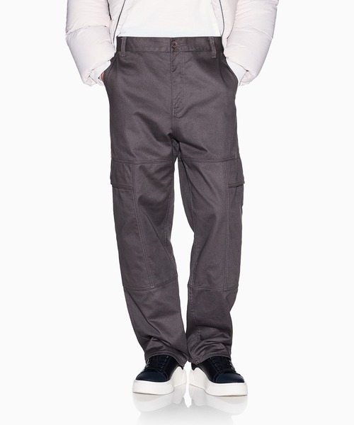 ARMANI EXCHANGE(アルマーニエクスチェンジ)の「【A|X アルマーニ エクスチェンジ】コットンツイル ワイドカーゴパンツ(EC限定カラー含)(カーゴパンツ・メンズ・チャコールグレー×ブラック/ブラック・28inch/29inch/30inch/31inch/32inch/33inch/34inch/36inch)」の1枚目の写真
