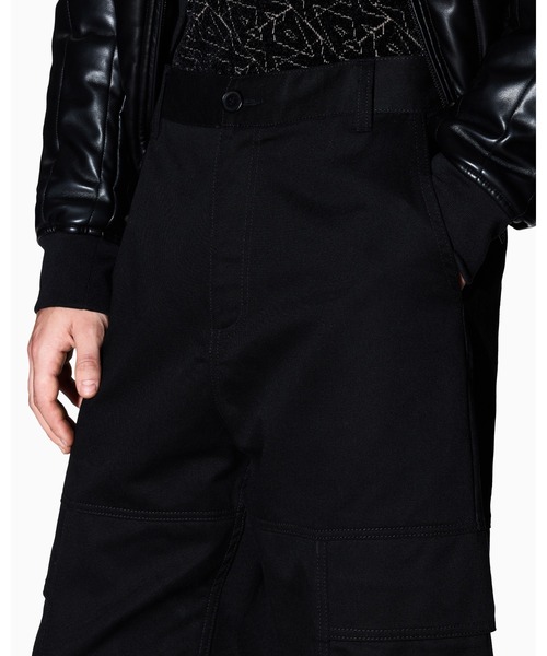 ARMANI EXCHANGE(アルマーニエクスチェンジ)の「【A|X アルマーニ エクスチェンジ】コットンツイル ワイドカーゴパンツ(EC限定カラー含)(カーゴパンツ・メンズ・チャコールグレー×ブラック/ブラック・28inch/29inch/30inch/31inch/32inch/33inch/34inch/36inch)」の9枚目の写真