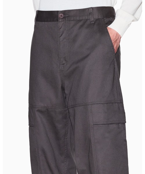 ARMANI EXCHANGE(アルマーニエクスチェンジ)の「【A|X アルマーニ エクスチェンジ】コットンツイル ワイドカーゴパンツ(EC限定カラー含)(カーゴパンツ・メンズ・チャコールグレー×ブラック/ブラック・28inch/29inch/30inch/31inch/32inch/33inch/34inch/36inch)」の5枚目の写真