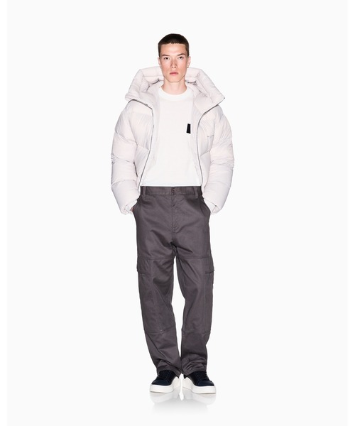 ARMANI EXCHANGE(アルマーニエクスチェンジ)の「【A|X アルマーニ エクスチェンジ】コットンツイル ワイドカーゴパンツ(EC限定カラー含)(カーゴパンツ・メンズ・チャコールグレー×ブラック/ブラック・28inch/29inch/30inch/31inch/32inch/33inch/34inch/36inch)」の4枚目の写真