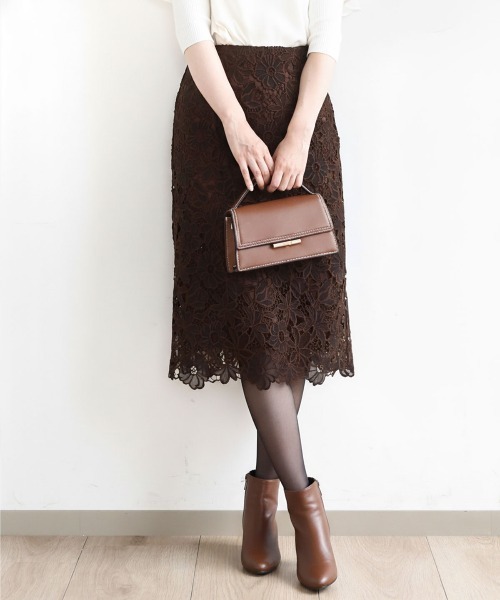 OFUON le MK（オフオンルエムケー）の「フラワーレースタイトスカート/洗える（スカート・レディース・ライトブルー/ブラウン・40/38/36）」の3枚目の写真