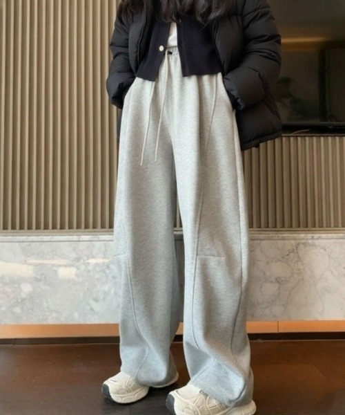 SHEPP(シープ)の「ウエストタグ スウェットカーブパンツ(スウェットパンツ・レディース・グレー/ブラック/オートミール・M/L)」の6枚目の写真