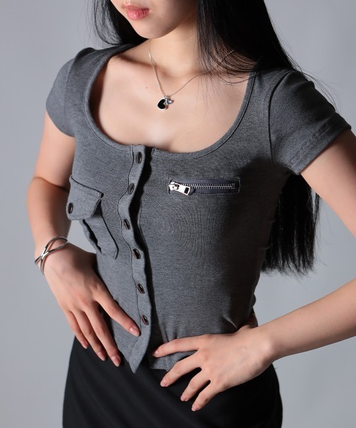 NANAHACHI(ナナハチ)の「スリムフィットジッパーポケットTシャツ(Tシャツ/カットソー・レディース・アイボリー/ブラック/グレー・SMALL/MEDIUM)」の1枚目の写真