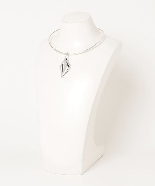 loni(ロニ)の「(loni)Leaf Plate Choker(チョーカー・レディース・シルバー/ゴールド・ONE SIZE)」の3枚目の写真