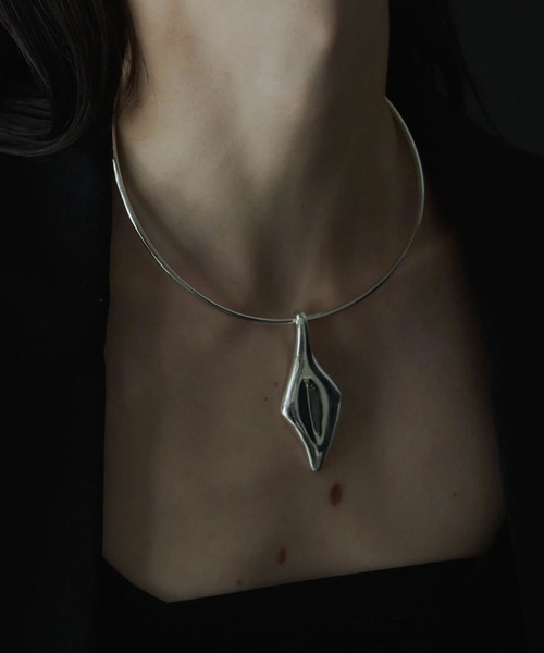 loni(ロニ)の「(loni)Leaf Plate Choker(チョーカー・レディース・シルバー/ゴールド・ONE SIZE)」の9枚目の写真