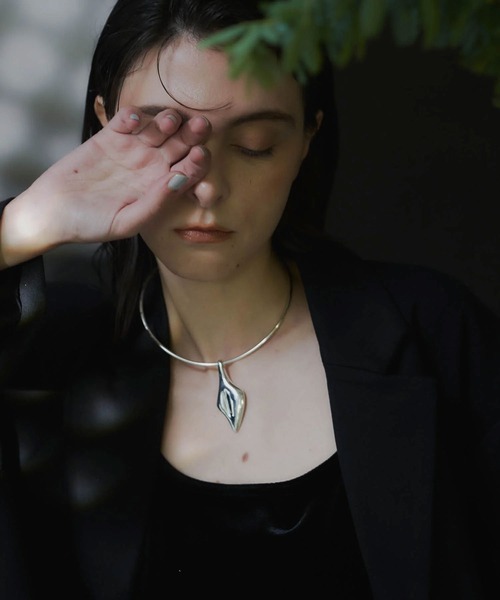 loni(ロニ)の「(loni)Leaf Plate Choker(チョーカー・レディース・シルバー/ゴールド・ONE SIZE)」の10枚目の写真