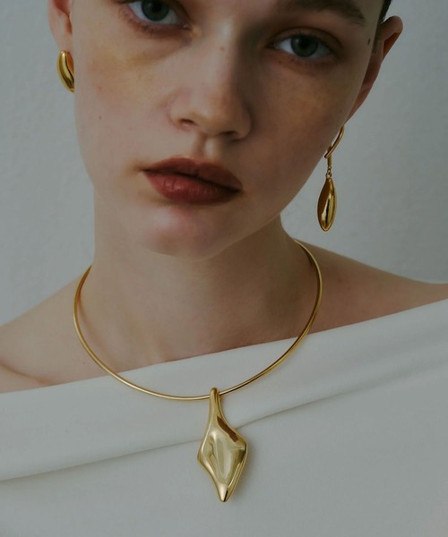 loni(ロニ)の「(loni)Leaf Plate Choker(チョーカー・レディース・シルバー/ゴールド・ONE SIZE)」の18枚目の写真