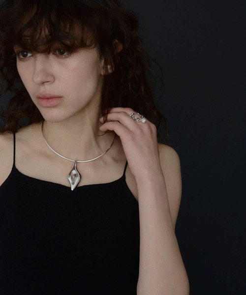 loni(ロニ)の「(loni)Leaf Plate Choker(チョーカー・レディース・シルバー/ゴールド・ONE SIZE)」の19枚目の写真