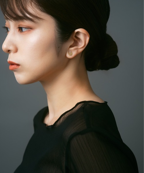 Jewel closet by L&Co.(ジュエルクローゼットバイエルアンドコー)の「K18 モチーフ ピアス【動画あり】(ピアス(両耳用)・レディース・ゴールド系2/ゴールド系3/ゴールド系1・FREE)」の6枚目の写真