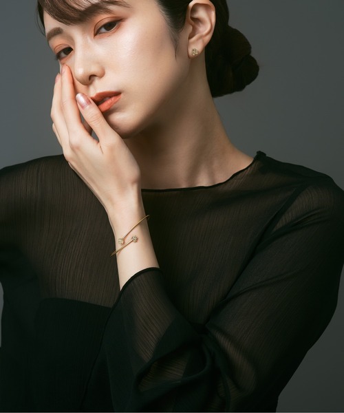 Jewel closet by L&Co.(ジュエルクローゼットバイエルアンドコー)の「K18 モチーフ ピアス【動画あり】(ピアス(両耳用)・レディース・ゴールド系2/ゴールド系3/ゴールド系1・FREE)」の11枚目の写真
