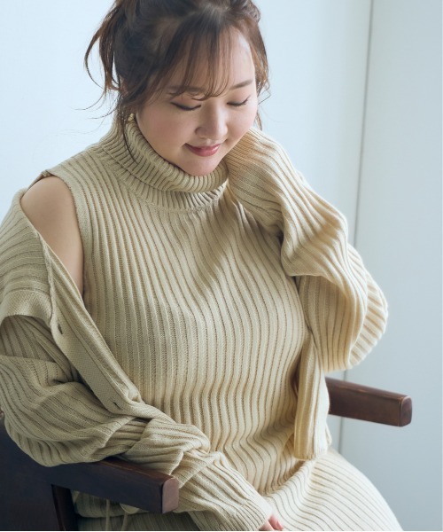 SMILE LAND(スマイルランド)の「<大きいサイズ>【らめちゃんコラボ】2点セット(ニットワンピース+ニットカーディガン)JERRY SELECT(ワンピース・レディース・ベージュ/チャコールグレー・3L/L/LL/4L/5L)」の3枚目の写真