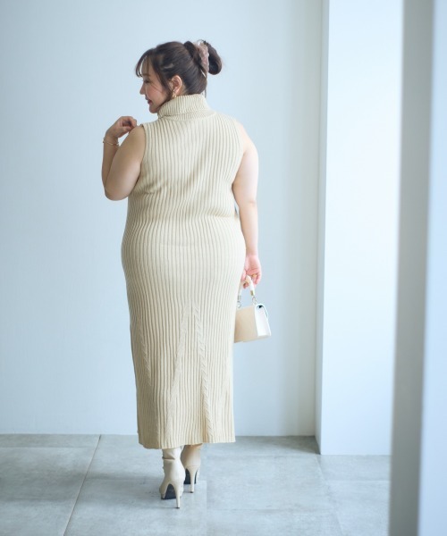 SMILE LAND(スマイルランド)の「<大きいサイズ>【らめちゃんコラボ】2点セット(ニットワンピース+ニットカーディガン)JERRY SELECT(ワンピース・レディース・ベージュ/チャコールグレー・3L/L/LL/4L/5L)」の8枚目の写真