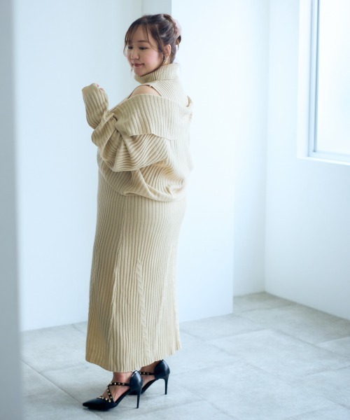 SMILE LAND(スマイルランド)の「<大きいサイズ>【らめちゃんコラボ】2点セット(ニットワンピース+ニットカーディガン)JERRY SELECT(ワンピース・レディース・ベージュ/チャコールグレー・3L/L/LL/4L/5L)」の6枚目の写真