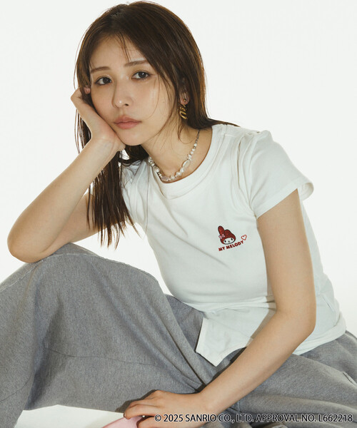 BASICKS(ベイシックス)の「BASICKS × SANRIO × Firsthand/ベイシックス × サンリオ × ファーストハンド x <My Melody><Kuromi> CONPACT PRINT TEE(Tシャツ/カットソー・レディース・ブラック/ホワイト・FREE)」の2枚目の写真