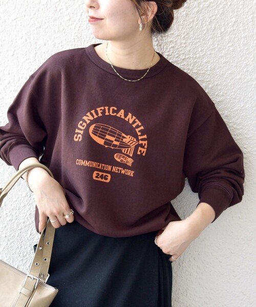 SHIPS any（シップス エニィ）の「【SHIPS any別注】THE KNiTS:〈洗濯機可能〉ロゴ プリント スウェット（スウェット・レディース・ナチュラル/グレー/ブラウン・ONE SIZE）」の7枚目の写真