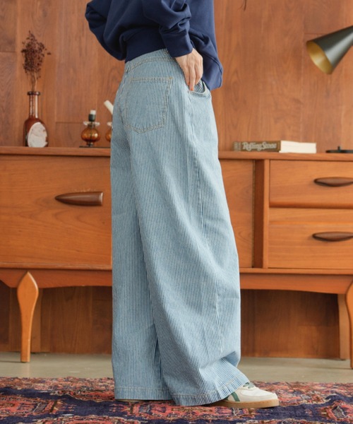 eLur(エラー)の「ワイドデニムパンツ(デニムパンツ・レディース・ブルー/ストライプ・1)」の11枚目の写真