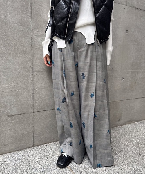Ameri（アメリ）の「CHECK FLOWER PLEATS PANTS（その他パンツ
