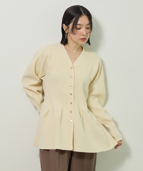 Green　Parks（グリーンパークス）の「金釦ペプラムニットカーディガン（カーディガン/ボレロ・レディース・レッド/ホワイト系その他2/杢グレー/ブラック・FREE）」の6枚目の写真