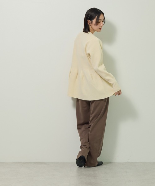 Green　Parks（グリーンパークス）の「金釦ペプラムニットカーディガン（カーディガン/ボレロ・レディース・レッド/ホワイト系その他2/杢グレー/ブラック・FREE）」の5枚目の写真