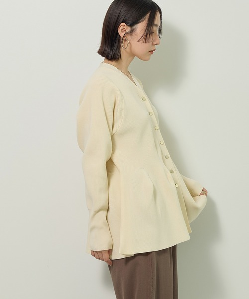 Green　Parks（グリーンパークス）の「金釦ペプラムニットカーディガン（カーディガン/ボレロ・レディース・レッド/ホワイト系その他2/杢グレー/ブラック・FREE）」の8枚目の写真