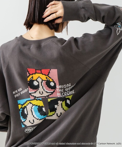 DISCUS(ディスカス)の「【DISCUS×THE POWERPUFF GIRLS】キャラクタープリントスウェットトレーナー メンズ レディース ユニセックス(スウェット・レディース・ブラック系その他3/ホワイト系その他3/ブラック系その他/ホワイト系その他・LARGE/MEDIUM)」の1枚目の写真
