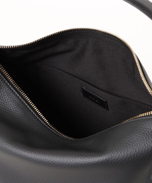 A.P.C.（アーペーセー）の「SAC VERA（ショルダーバッグ・レディース・ブラウン/ブラック・ONESIZE）」の4枚目の写真