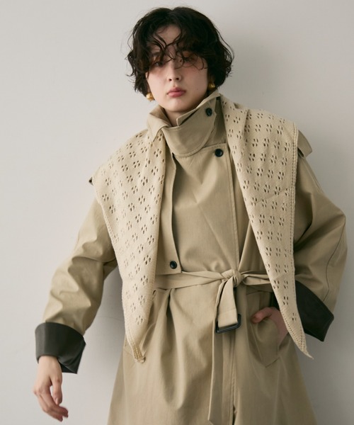 Trish（トリッシュ）の「アイレットトライアングルマフラー（ストール/ショール・レディース・アイボリー/ブラウン・FREE）」の7枚目の写真