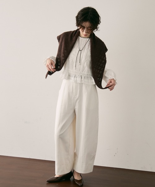 Trish（トリッシュ）の「アイレットトライアングルマフラー（ストール/ショール・レディース・アイボリー/ブラウン・FREE）」の15枚目の写真