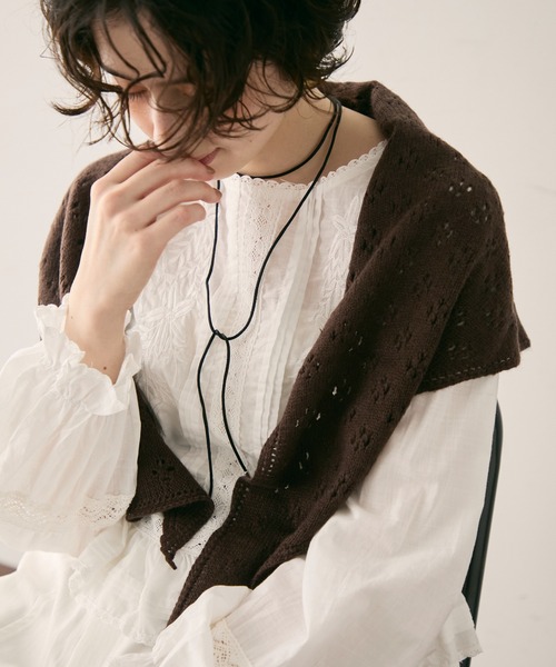 Trish（トリッシュ）の「アイレットトライアングルマフラー（ストール/ショール・レディース・アイボリー/ブラウン・FREE）」の19枚目の写真