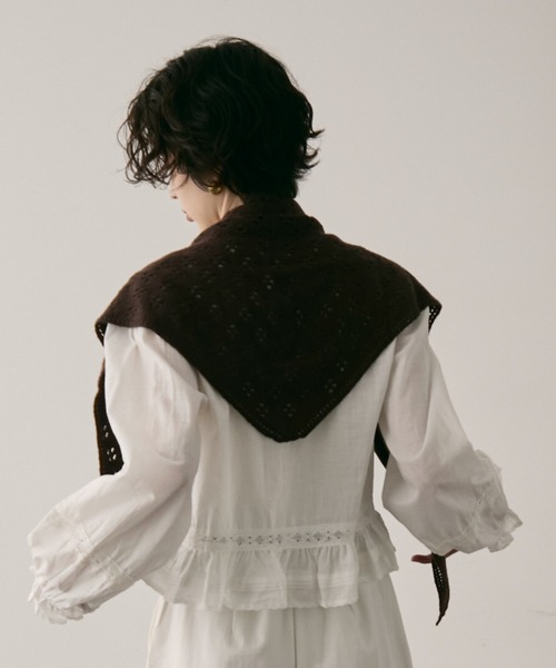 Trish（トリッシュ）の「アイレットトライアングルマフラー（ストール/ショール・レディース・アイボリー/ブラウン・FREE）」の14枚目の写真