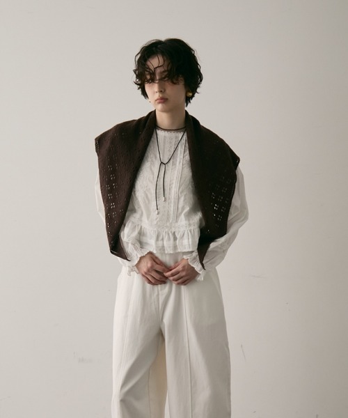 Trish（トリッシュ）の「アイレットトライアングルマフラー（ストール/ショール・レディース・アイボリー/ブラウン・FREE）」の17枚目の写真