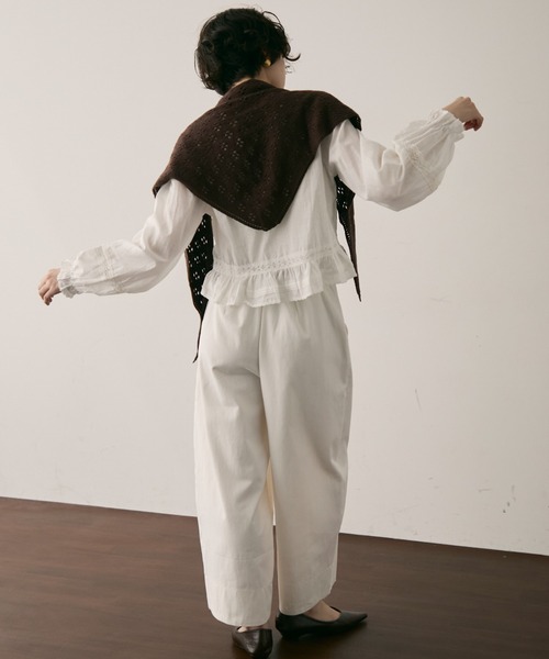 Trish（トリッシュ）の「アイレットトライアングルマフラー（ストール/ショール・レディース・アイボリー/ブラウン・FREE）」の13枚目の写真