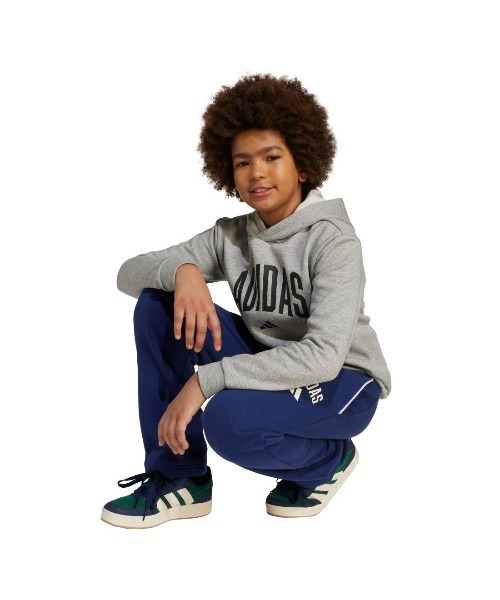 adidas（アディダス）の「アディダス adidas シーズナル エッセンシャルズ カレッジ タイポグラフィ パーカー（パーカー・キッズ・ブラック/グレー・130cm/140cm/150cm/160cm）」の12枚目の写真