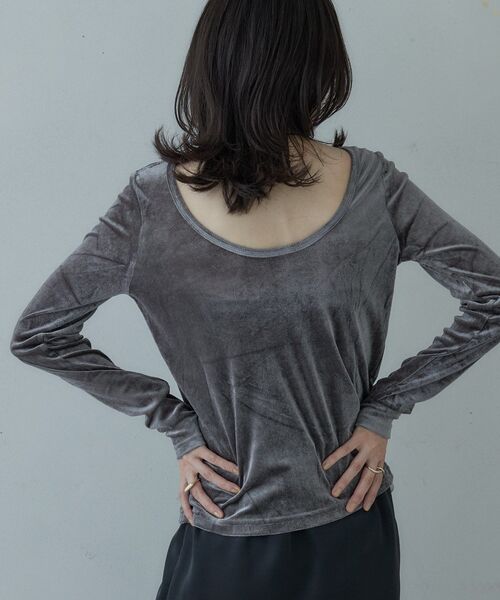 GALLEST(ギャレスト)の「バックカットアウトベロアカットソー(Tシャツ/カットソー・レディース・グレー/ブラウン系その他/ホワイト/ブラック・38)」の6枚目の写真