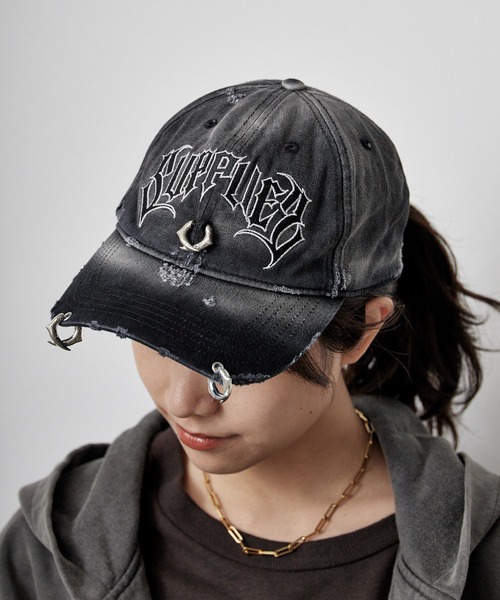 SUPPLIER（サプライヤー）の「SUPPLIER/サプライヤー Pierced Logo 6 Panel Cap ダメージ加工 ピアス付き 6Pキャップ（キャップ・メンズ・ブラック・FREE）」の11枚目の写真
