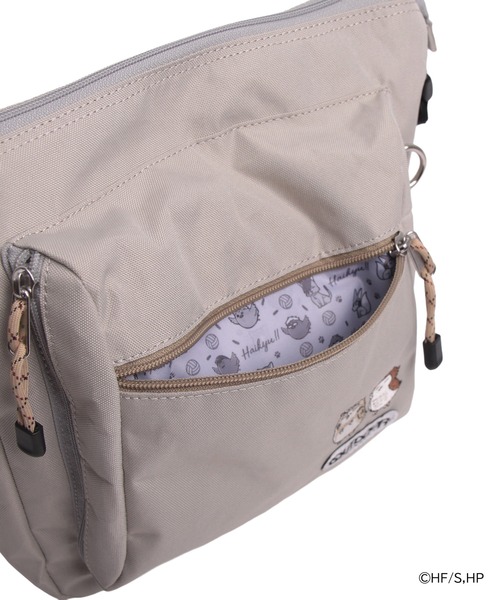 OUTDOOR PRODUCTS(アウトドアプロダクツ)の「ハイキュー!! 舟形ショルダーバッグ OUTDOOR PRODUCTS(ショルダーバッグ・レディース・ブラック/ベージュ/ネイビー/ブラック×レッド・FREE)」の11枚目の写真