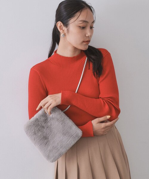 OPAQUE.CLIP（オペークドットクリップ）の「【11色展開】フェイクファースクエアミニポシェット（ショルダーバッグ・レディース・オフホワイト/グレー/パープル系2/ブルー系その他7/ワイン系9/ブラック/イエロー系9/ピンク系その他/スモーキーグリーン系8/レンガ/ダークブラウン系・00）」の14枚目の写真