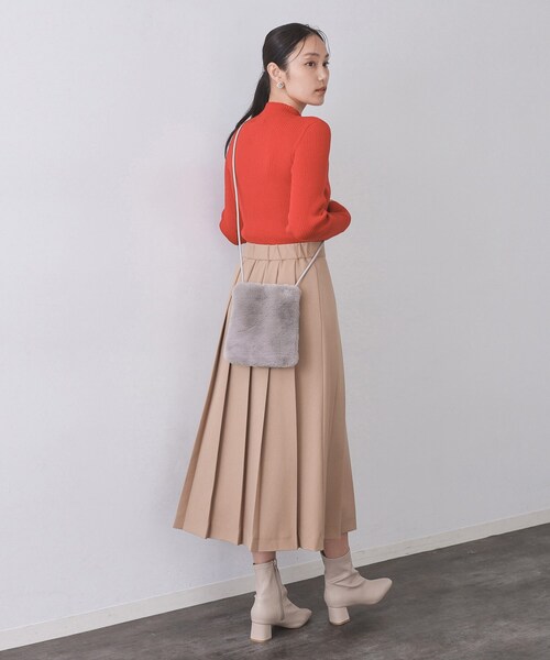 OPAQUE.CLIP（オペークドットクリップ）の「【11色展開】フェイクファースクエアミニポシェット（ショルダーバッグ・レディース・オフホワイト/グレー/パープル系2/ブルー系その他7/ワイン系9/ブラック/イエロー系9/ピンク系その他/スモーキーグリーン系8/レンガ/ダークブラウン系・00）」の15枚目の写真