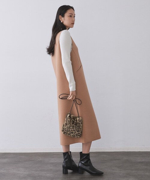 OPAQUE.CLIP（オペークドットクリップ）の「【11色展開】フェイクファースクエアミニポシェット（ショルダーバッグ・レディース・オフホワイト/グレー/パープル系2/ブルー系その他7/ワイン系9/ブラック/イエロー系9/ピンク系その他/スモーキーグリーン系8/レンガ/ダークブラウン系・00）」の21枚目の写真