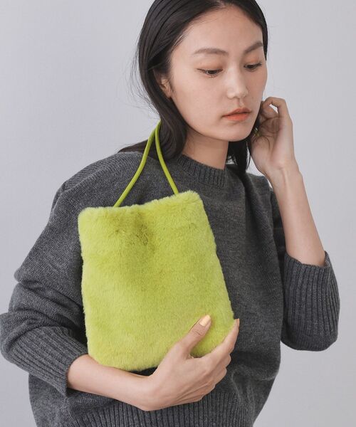 OPAQUE.CLIP（オペークドットクリップ）の「【11色展開】フェイクファースクエアミニポシェット（ショルダーバッグ・レディース・オフホワイト/グレー/パープル系2/ブルー系その他7/ワイン系9/ブラック/イエロー系9/ピンク系その他/スモーキーグリーン系8/レンガ/ダークブラウン系・00）」の20枚目の写真