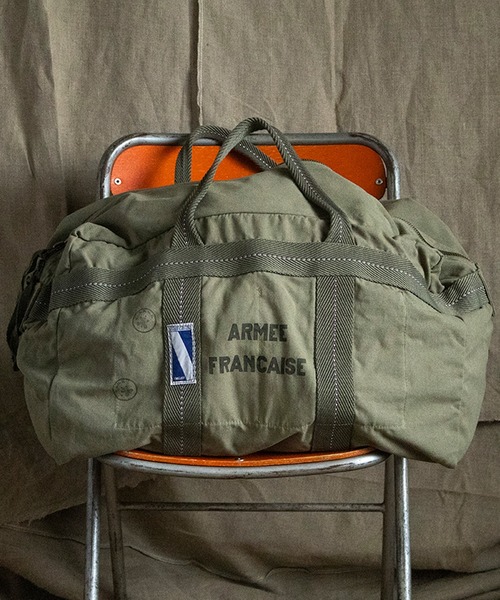 ８(eight)（エイト）の「フランスタイプパラシュートバッグ(ロゴあり)（ボストンバッグ・メンズ・カーキ/オリーブ・SMALL/LARGE）」の3枚目の写真