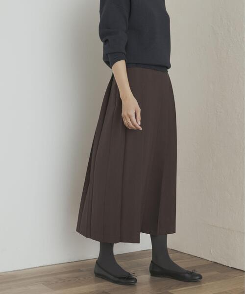 URBAN RESEARCH DOORS（アーバンリサーチドアーズ）の「『UR TECH SMOOTHLUXE』片ヒダプリーツスカート（スカート・レディース・チャコールグレー/ブラック/ブラウン・MEDIUM）」の6枚目の写真