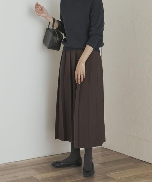 URBAN RESEARCH DOORS（アーバンリサーチドアーズ）の「『UR TECH SMOOTHLUXE』片ヒダプリーツスカート（スカート・レディース・チャコールグレー/ブラック/ブラウン・MEDIUM）」の9枚目の写真