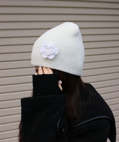Vini（ヴィニ）の「フラワー モチーフ ニット ビーニー（ニットキャップ/ビーニー・レディース・ブラック/ホワイト・FREE）」の6枚目の写真