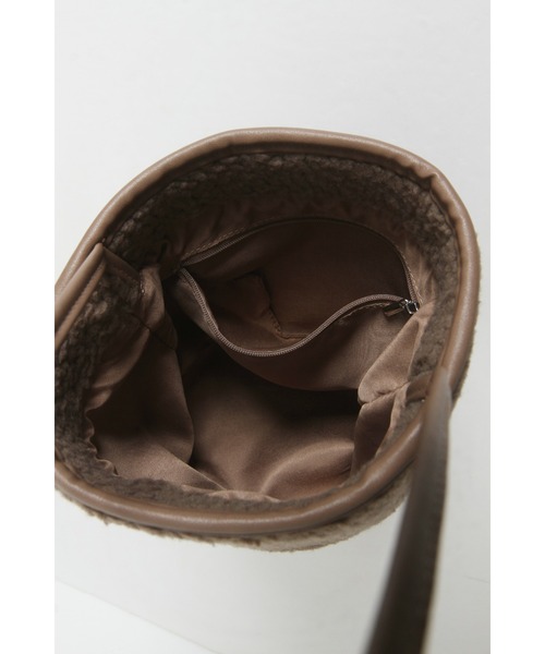 &. NOSTALGIA(アンドドットノスタルジア)の「ボアバケツバッグ(ハンドバッグ・レディース・キナリ/モカ・FREE)」の8枚目の写真