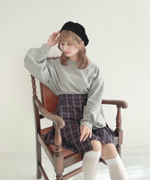 F i.n.t（フィント）の「シュナウザー刺繍スウェット/fint フィント（スウェット・レディース・ライトグレー/アイボリー/グリーン・FREE）」の4枚目の写真