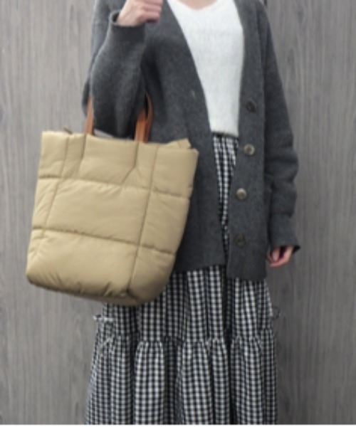 mimis（ミイーミイーズ）の「もこもこキルティングトート（トートバッグ・レディース・ベージュ/ブラック・FREE）」の4枚目の写真