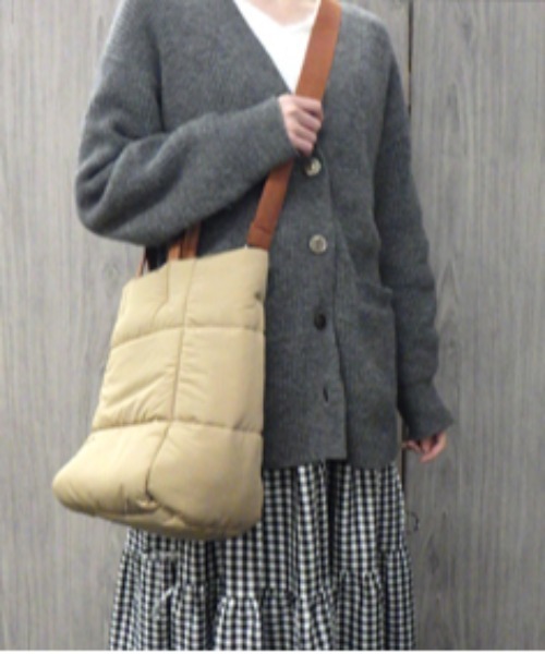 mimis（ミイーミイーズ）の「もこもこキルティングトート（トートバッグ・レディース・ベージュ/ブラック・FREE）」の5枚目の写真