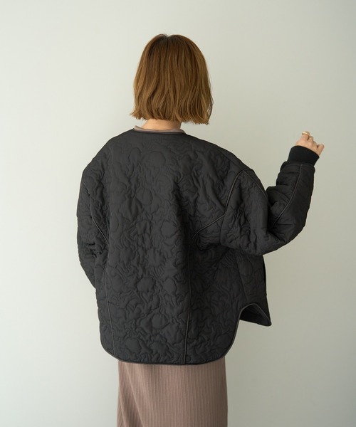 YECCA VECCA（イェッカヴェッカ）の「ニュアンス柄キルティングブルゾン（ブルゾン・レディース・ブラック/ブラウン・FREE）」の8枚目の写真